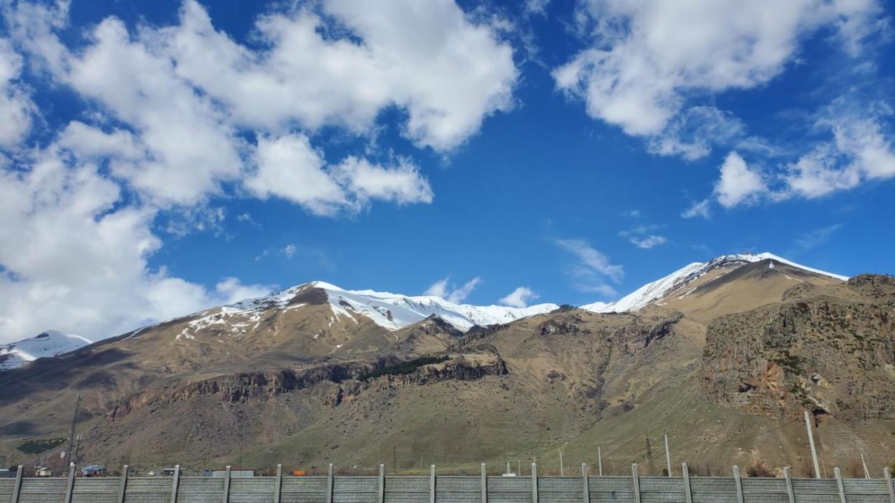 הוילה Mountain Hut In Kazbegi מראה חיצוני תמונה