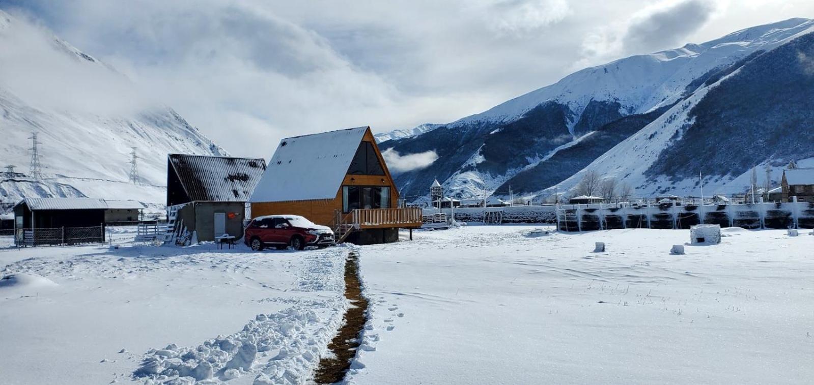 הוילה Mountain Hut In Kazbegi מראה חיצוני תמונה